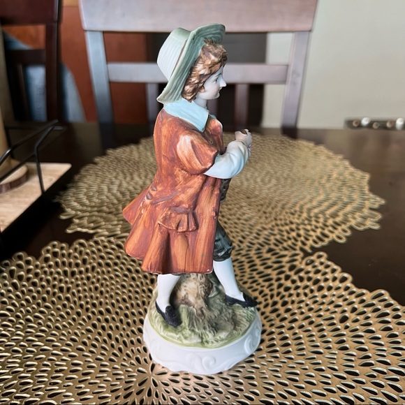 Napcoware Classic Gallery #8567 Porcelain Figurine: Grape Picker - Picture 6 of 10